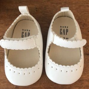 White baby shoes